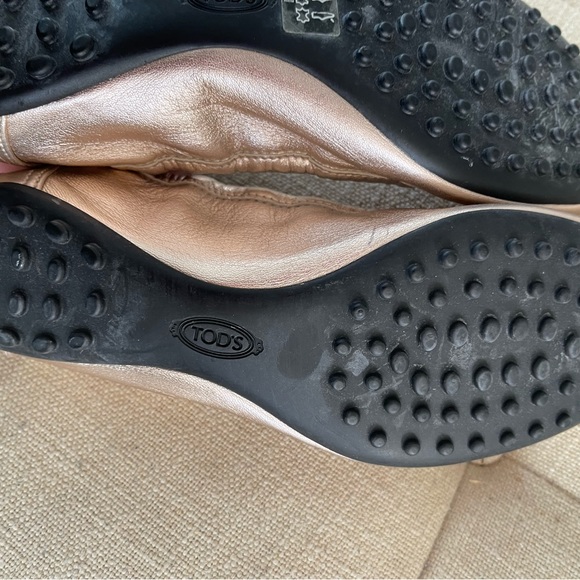Tod’s rose gold metallic ballet flats - Picture 11 of 13